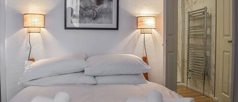 2 عدّة غرف نوم وواي فاي مجانًا وملاءات أسرّة