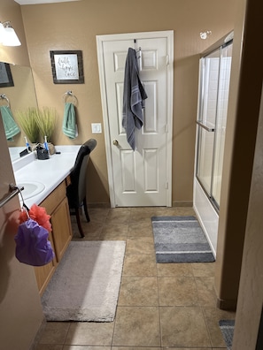 Hair dryer, bidet, towels, soap - Minutes from Super Bowl!!! (Avondale)
