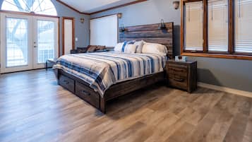 4 makuuhuonetta, työpöytä, silitysrauta/-lauta, ilmainen Wi-Fi