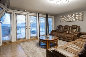 Smart-TV, peis og bordtennis