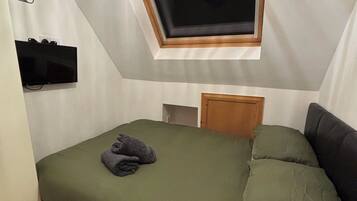 1 bedroom, iron/ironing board, WiFi, bed sheets