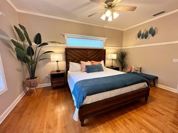 4 bedrooms, iron/ironing board, WiFi, bed sheets