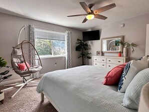 4 bedrooms, iron/ironing board, WiFi, bed sheets
