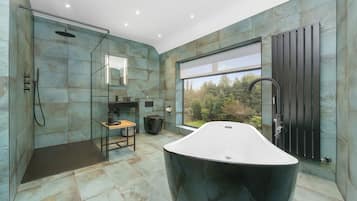 Family Room, 1 King Bed with Sofa bed, Ensuite, Garden View | Bathroom