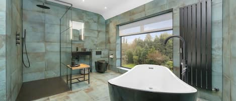 Family Room, 1 King Bed with Sofa bed, Ensuite, Garden View | Bathroom | Free toiletries, hair dryer, towels, soap
