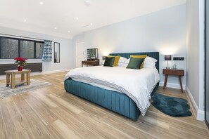 Family Room, 1 King Bed with Sofa bed, Ensuite, Garden View | Premium bedding, down comforters, memory foam beds - Westleigh (Ashtead)