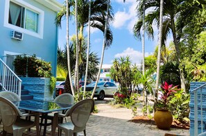 Exterior - Beach Tide (Hollywood)