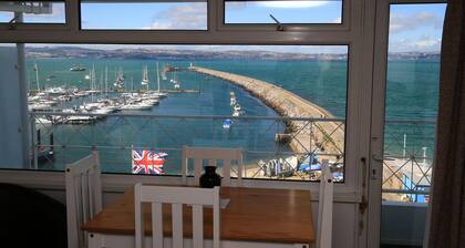 Panoramic Sea View 2 minutes from the Beach and Harbour