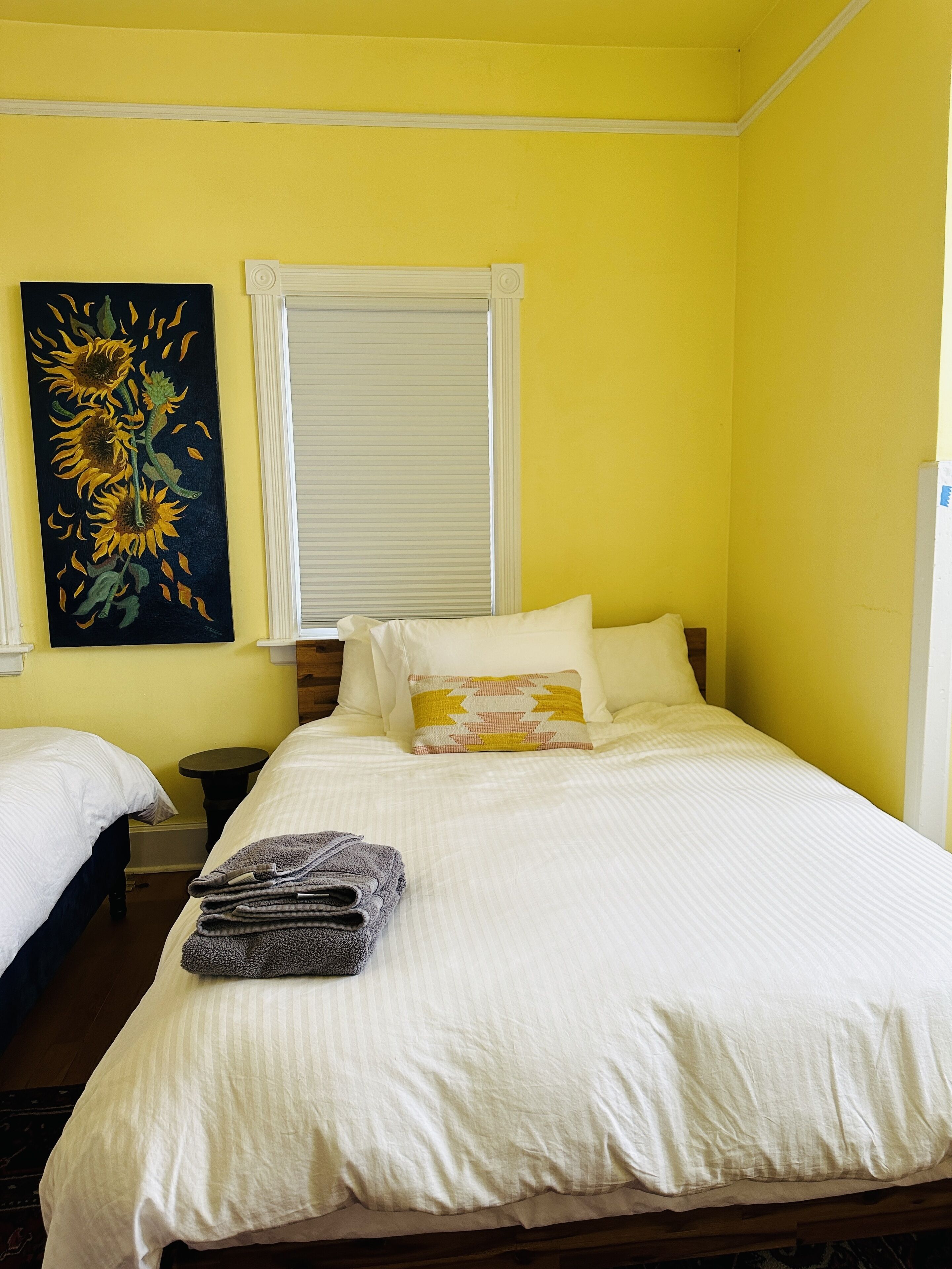 South Capital 5BD/3Bath/7Beds for 12! Heart of Santa Fe!