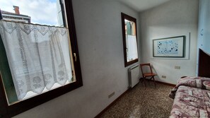 2 bedrooms, iron/ironing board, free WiFi, bed sheets - Second floor apartment with balcony and canal view IT027042C23ZLO5K7X (Venezia)