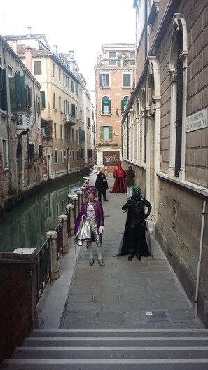 Property grounds - Second floor apartment with balcony and canal view IT027042C23ZLO5K7X (Venezia)