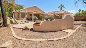 A house with a patio, a swimming pool, and a desert landscape. - Wow! 3BDR Single-story home in Tempe/Chandler (Tempe)