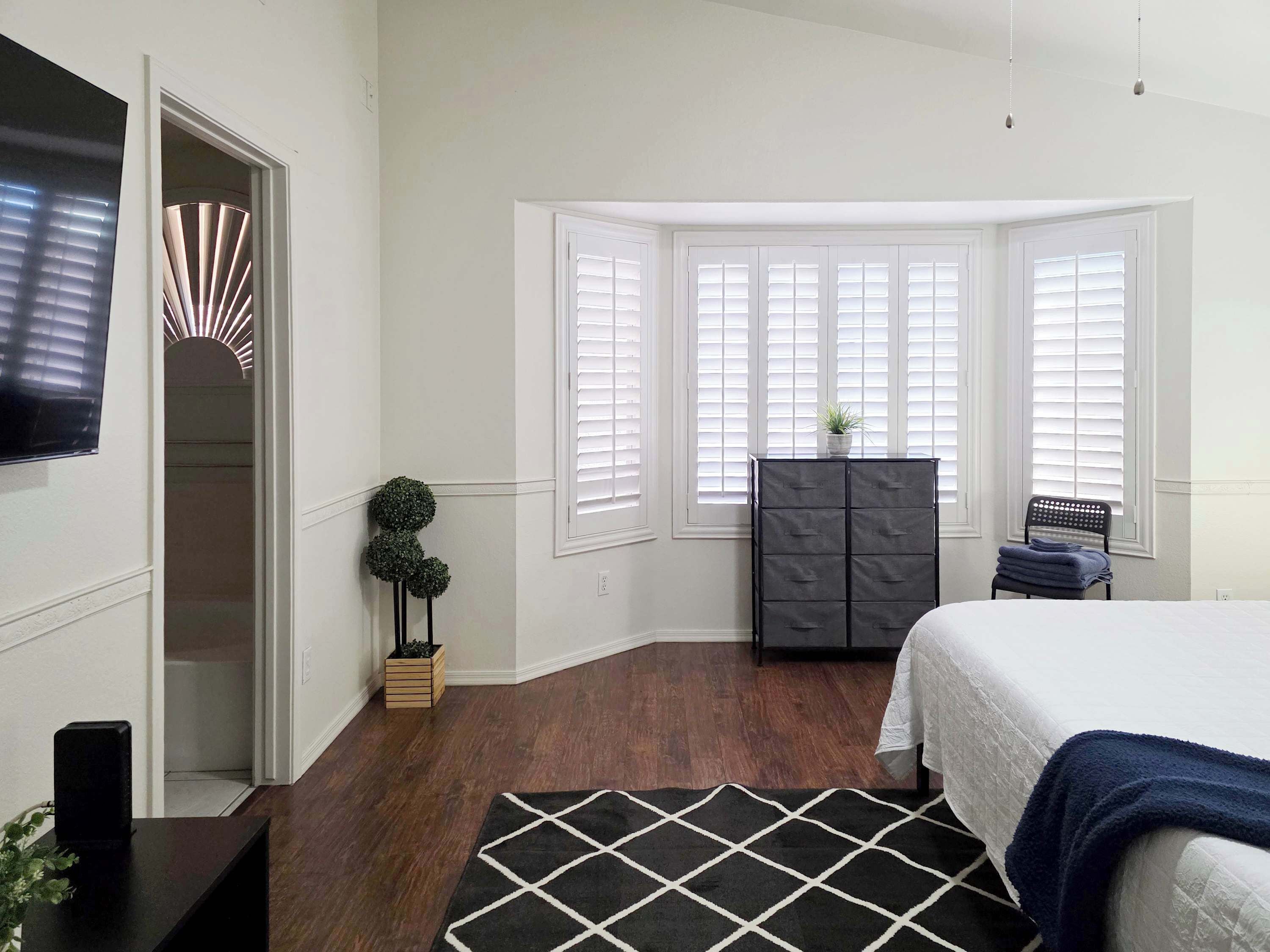 3 habitaciones, tabla de planchar con plancha, cuna de viaje y wifi 