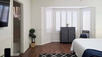 3 habitaciones, tabla de planchar con plancha, cuna de viaje y wifi