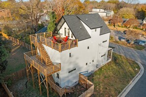 Exterior - Perfect DT Escape - New Designer Executive Home (Raleigh)