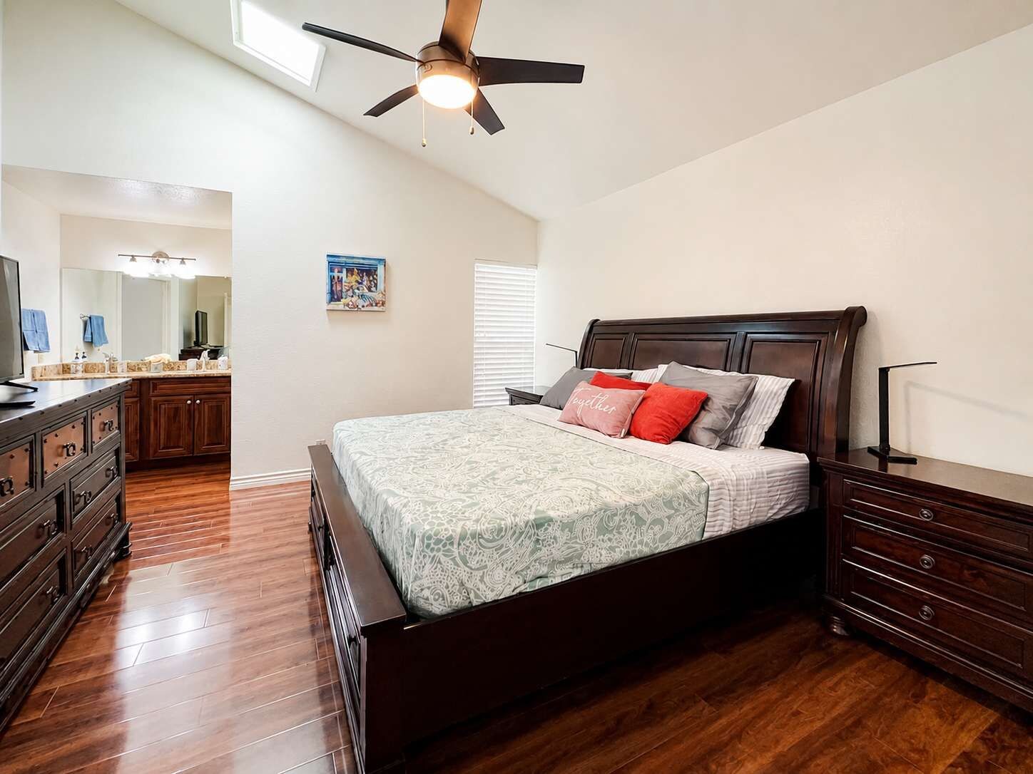 3 bedrooms, iron/ironing board, WiFi, bed sheets