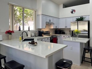 Fridge, microwave, oven, stovetop - Fantastic! 4-bdr Home with Swimming Pool (Chandler)