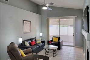 TV, fireplace, video games, offices - Fantastic! 4-bdr Home with Swimming Pool (Chandler)