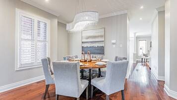 Luxury Villa | Dining room