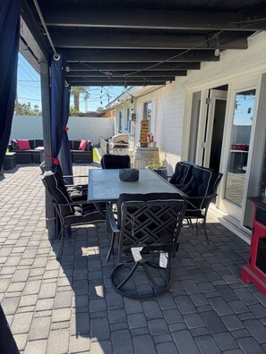 Outdoor dining - Scottsdale Home Near Old Town (Scottsdale)