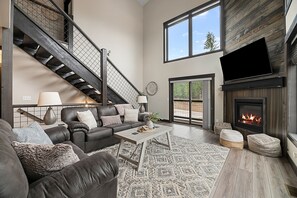Smart TV, fireplace