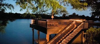 Modern Lakefront Treehouse with Pedal boat, 2 Kayaks, Sun Deck and Arcade