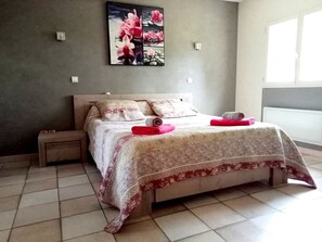 3 chambres, fer et planche à repasser, Wi-Fi gratuit, draps fournis