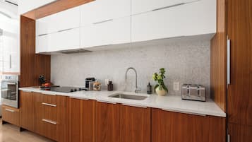 Family Loft (2 bed Premium Loft) | Dapur peribadi | Peti sejuk, ketuhar, dapur, mesin basuh pinggan mangkuk