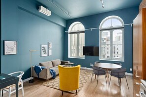 Loft Comfort | Area soggiorno | Smart TV 30 pollici con canali digitali, TV