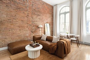 Loft luxo | Área de estar | Smart TV 30 polegadas com canais digitais, TV