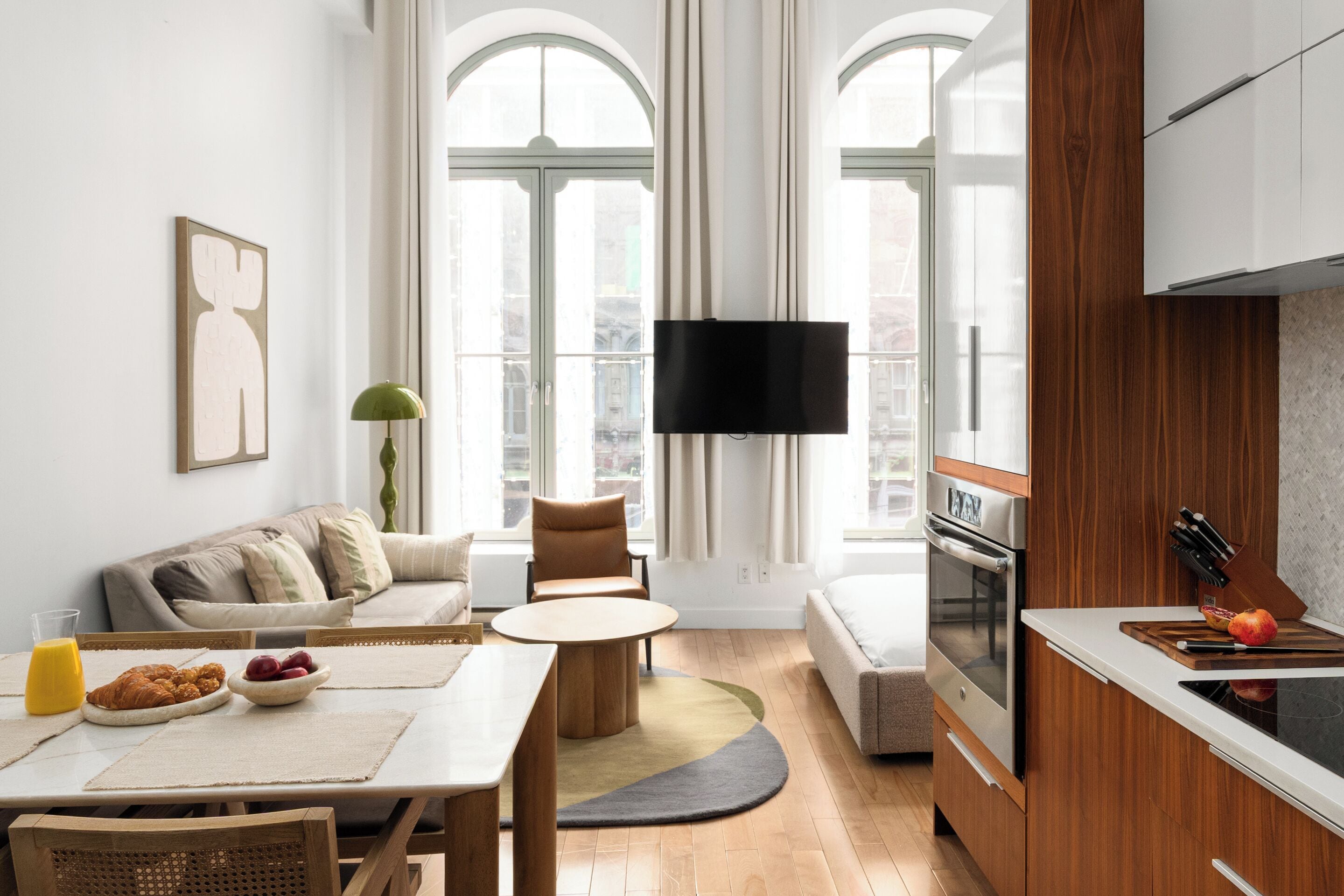 Loft familiar (2 bed Premium Loft) | Sala d'estar | Televisor intel·ligent de 30 polzades amb canals digitals i televisor 