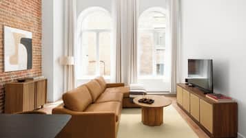 Comfort Loft | Ruang tamu | 30 inci sebuah televisyen pintar dengan digital, TV