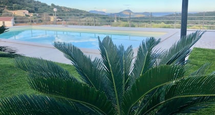 Nouvelle maison, piscine privée, vue mer. (2 chambres, 1 lit d'appoint)