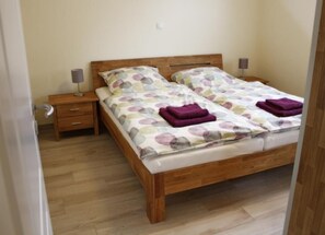 4 Schlafzimmer, Reisekinderbett, WLAN, Bettwäsche