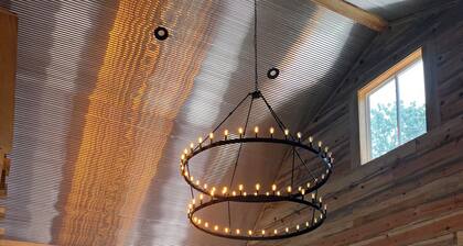 Glamping Getaway - Tiny home on 143 acres of beauty!