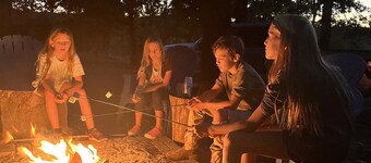 Glamping Getaway - Tiny home on 143 acres of beauty!