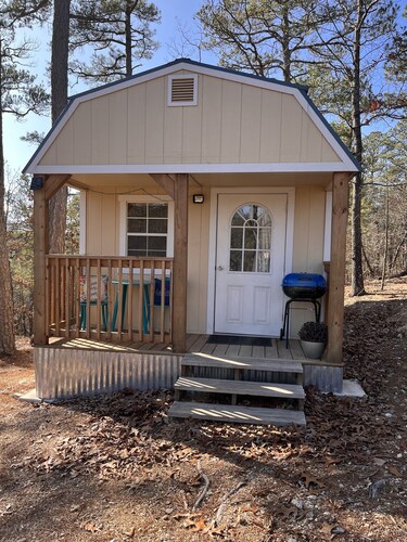 Glamping Getaway - Tiny home on 143 acres of beauty!