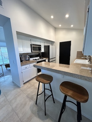 Fridge, microwave, oven, stovetop - Mid-Century Palm Desert condo - pool, spa, tennis, pickle courts near El Paseo (Palm Desert)