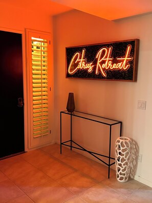 Interior - Mid-Century Palm Desert condo - pool, spa, tennis, pickle courts near El Paseo (Palm Desert)