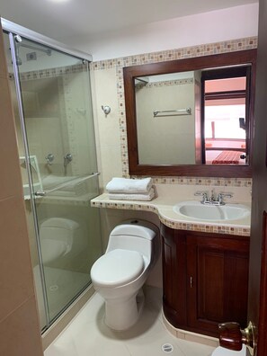 Standard Room | Bathroom | Towels - Hotel Sol De La Villa (Villa de Leyva)