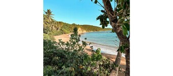 Beach Villa Mojoneo @ El Cocal. Secluded beach, Rooftop, Jacuzzi, Pool table 