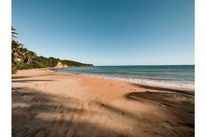 Beach - Beach Villa Mojoneo @ El Cocal. Secluded beach, Rooftop, Jacuzzi, Pool table  (Yabucoa)