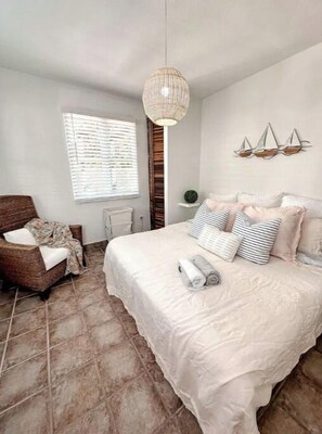 3 bedrooms, bed sheets - Beach Villa Mojoneo @ El Cocal. Secluded beach, Rooftop, Jacuzzi, Pool table  (Yabucoa)