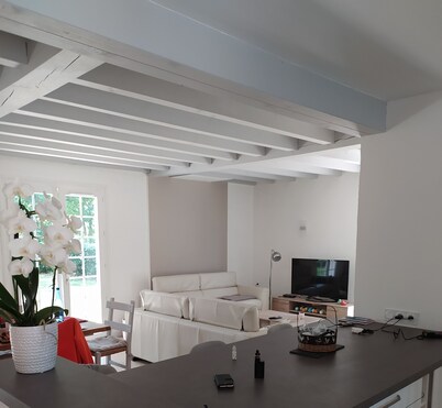 Villa close to shops in wooded grounds, 3km from the beach, rated 3*.