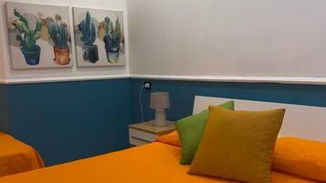 Ropa de cama hipoalergénica, escritorio y wifi gratis