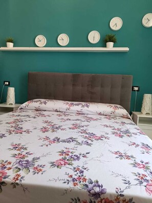 Ropa de cama hipoalergénica, escritorio y wifi gratis 