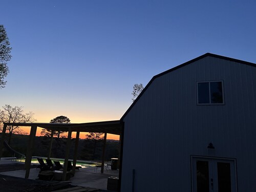 Rustic Boondock - Peaceful tiny home on 143 acres!