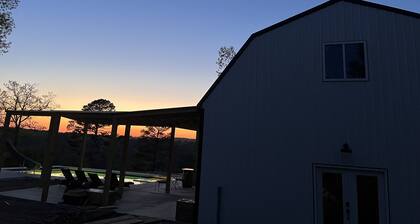 Rustic Boondock - Peaceful tiny home on 143 acres!