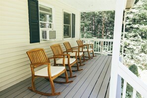 Property grounds - Spacious Country Home Freeport, Only 5 min to LL Bean! (Freeport)
