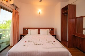 Minibar, in-room safe, individually decorated, individually furnished